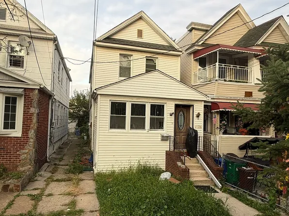 9135 109th St, Richmond Hill, NY 11418