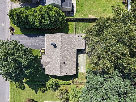 3rd image of 114 Fenway Dr
