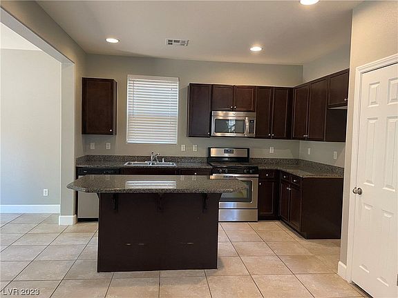 3rd image of 10846 Dobbs Ave