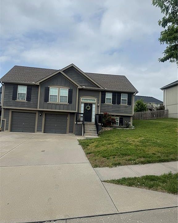 1st image of 8932 NE 116th Pl