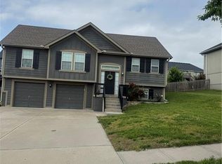 8932 NE 116th Pl, Kansas City, MO 64157