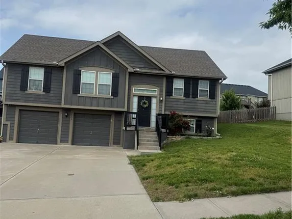 8932 NE 116th Pl, Kansas City, MO 64157