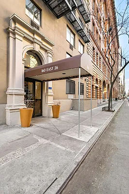 Rented by Warburg | media 7