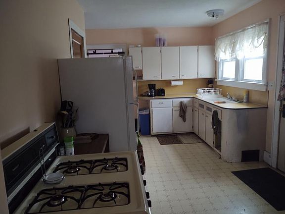 3rd image of 6951 Vincent St