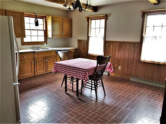 3rd image of 880 9th Ave S #S
