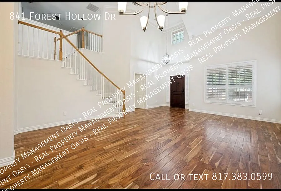 5-Bedroom Pool Home in Hurst Energy-Efficient & Convenient — Photo 4