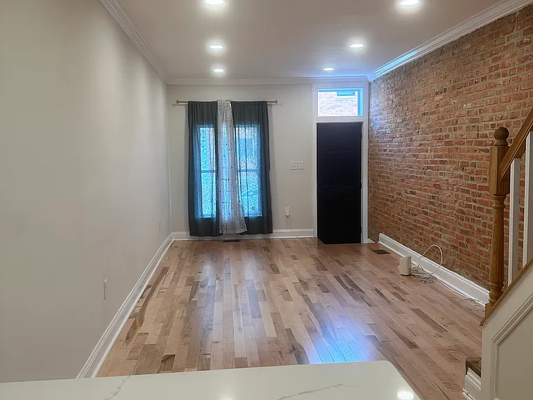 646 S Curley St — Photo 4