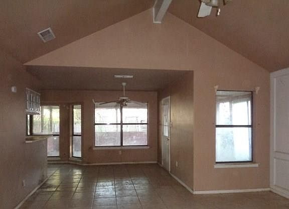 4th image of 2421 Channing Dr