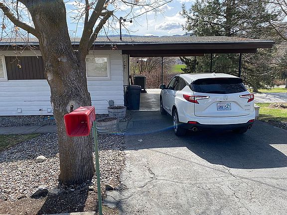 3rd image of 1026 3rd Ave N