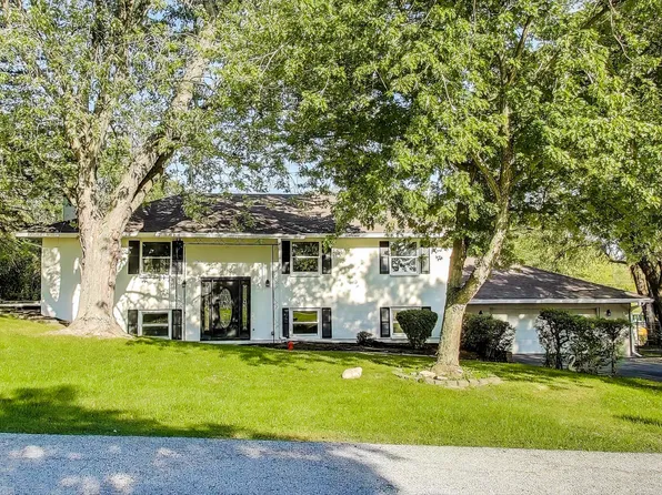 9111 Fairbanks St, Crown Point, IN 46307