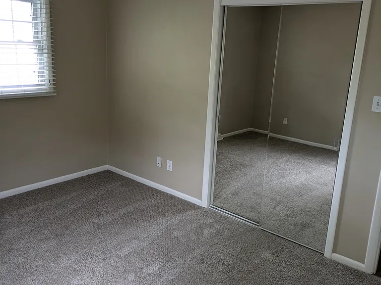 905 Parrish Rd — Photo 5