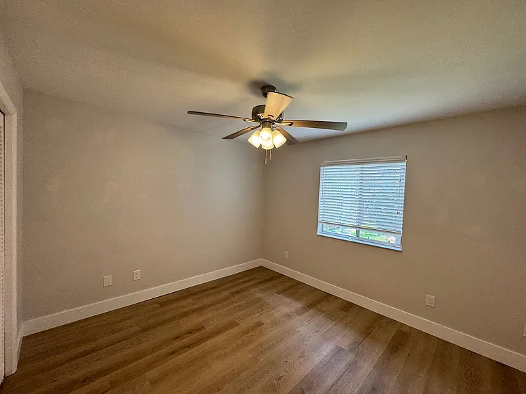 107 S Deerwood Ave — Photo 19