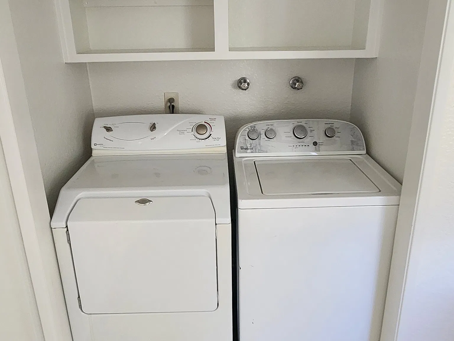 2 bed, 920 sqft, $2,593 — Photo 2