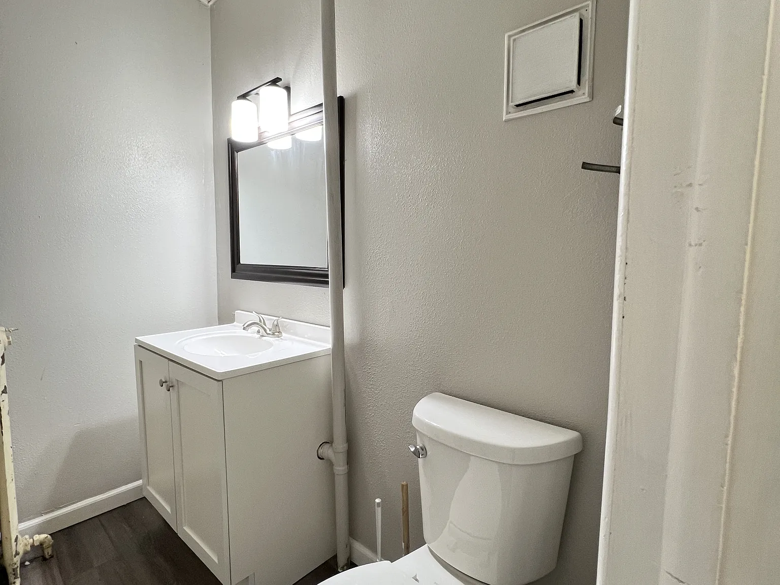 1008/1010 Rhomberg Avenue - #1 — Photo 3