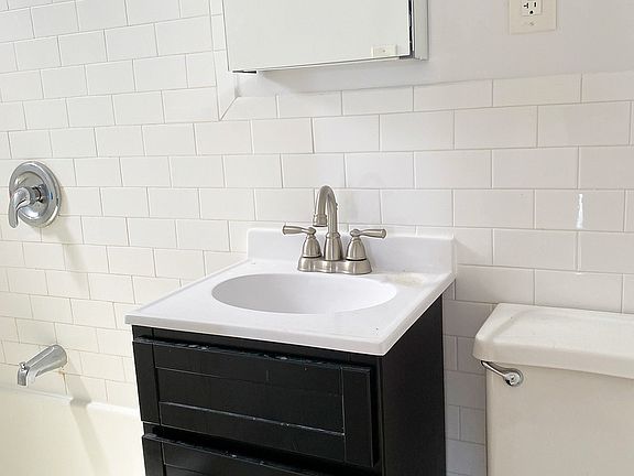 4th image of 117 Christopher St APT 20