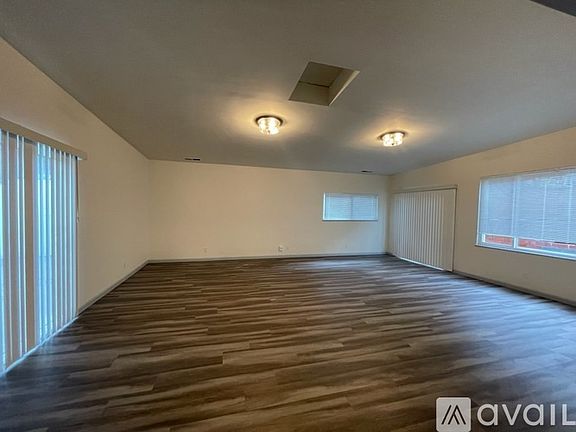 5th image of 459 Winslow St