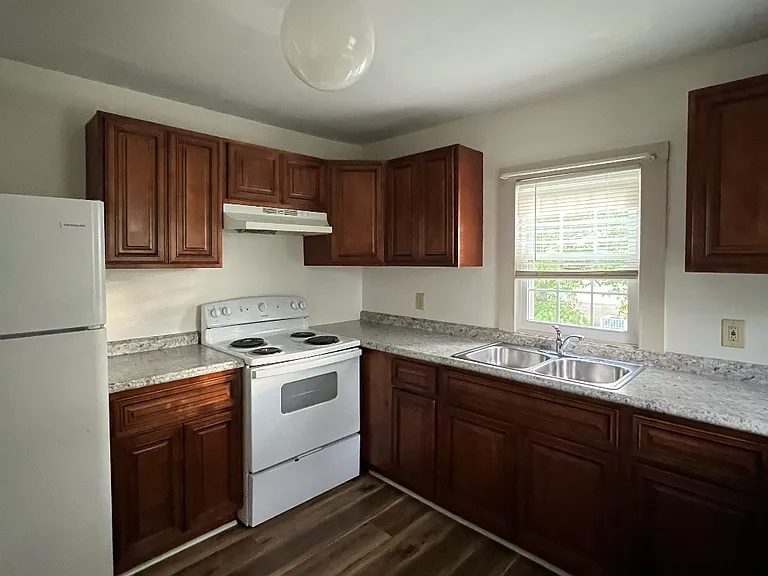 2801 Carson Ave — Photo 3