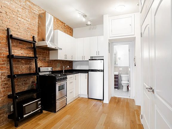 3rd image of 415 E 82nd St APT 5B