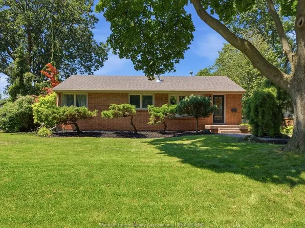 251 Saint Marks Rd, Tecumseh, ON N8N 2H6