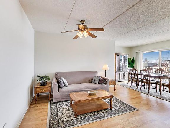 4th image of 4534 N Cumberland Ave Unit 101