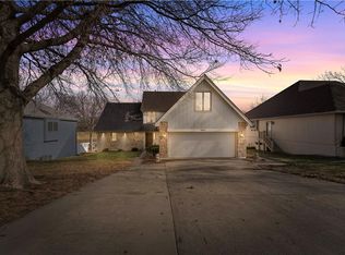 336 N Winnebago Dr, Lake Winnebago, MO 64034