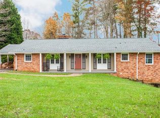 7 Liberty Rd, Candler, NC 28715