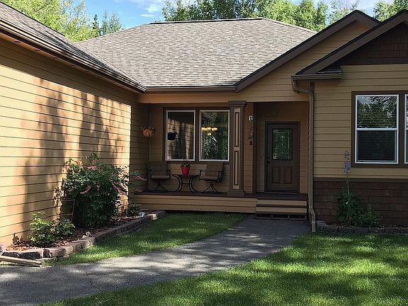 3rd image of 4951 N Sandburg Cir