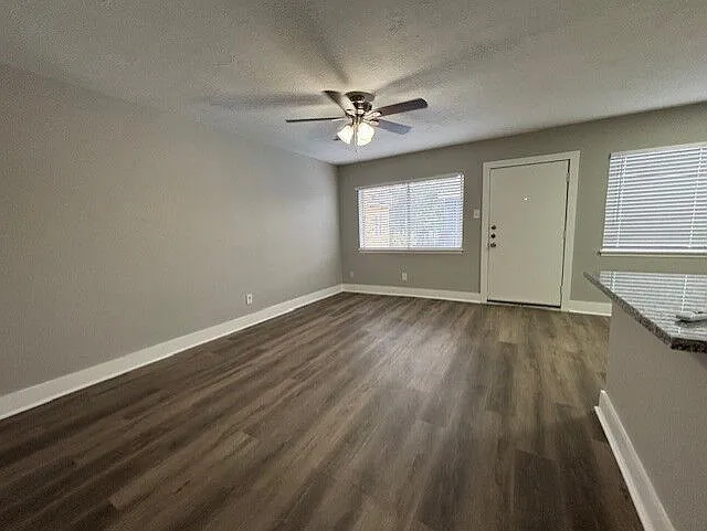 Avondale Apartments — Photo 3