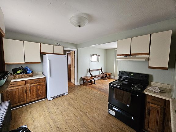 3rd image of 1012 Storrs Rd