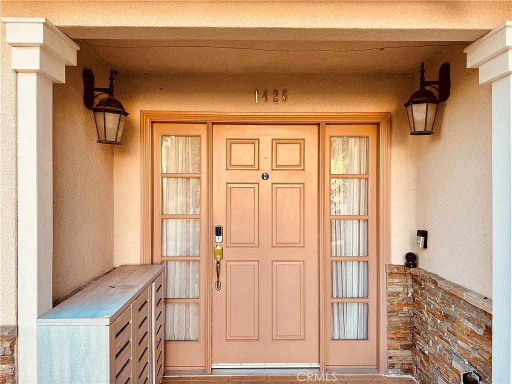 4 bed, 4.5 bath, 3122 sqft, $9,900 — Photo 3
