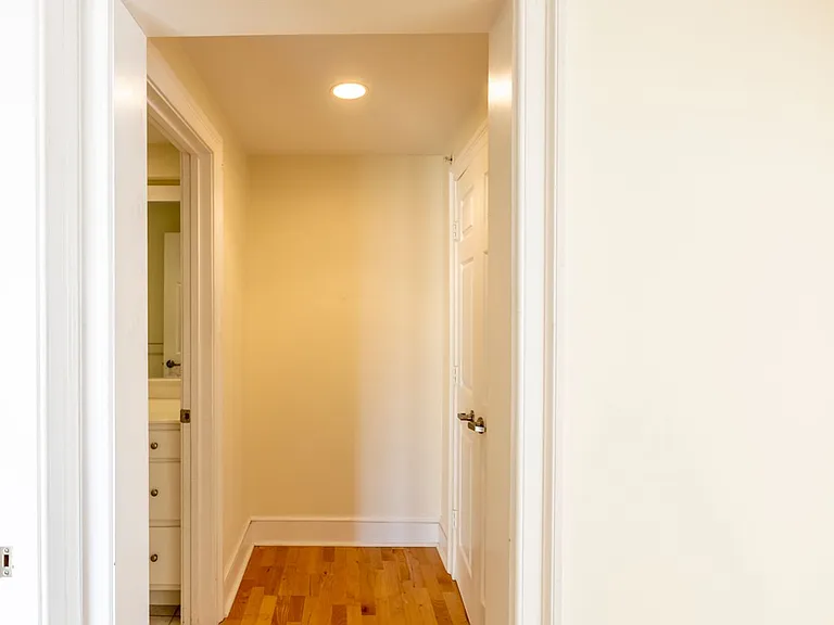 1001 Market St E #10 — Photo 35