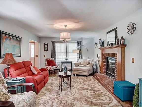 5th image of 831 Little Creek Dr