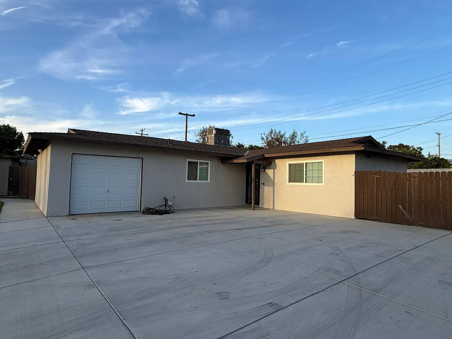 WOW Newley Remodeled 3 BD 1 BA Home in East Bakersfield Near Oswell St & Niles St — Photo 2