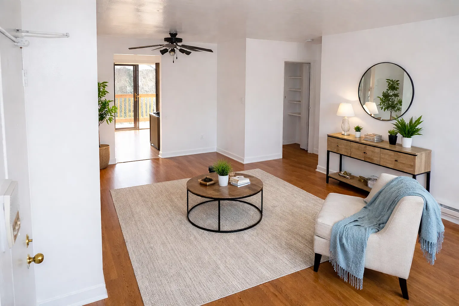 2 bed, 950 sqft, $1,750 — Photo 1