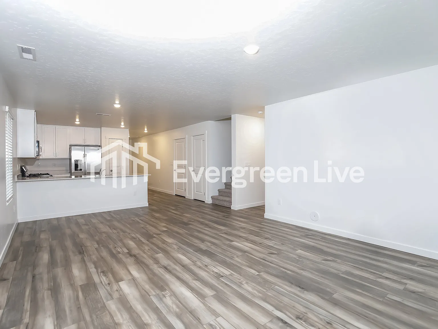 4 bed, 2.5 bath, 1874 sqft, $2,295 — Photo 2