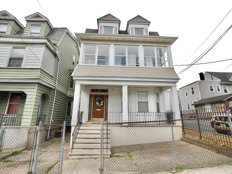2nd image of 176 Grafton Ave