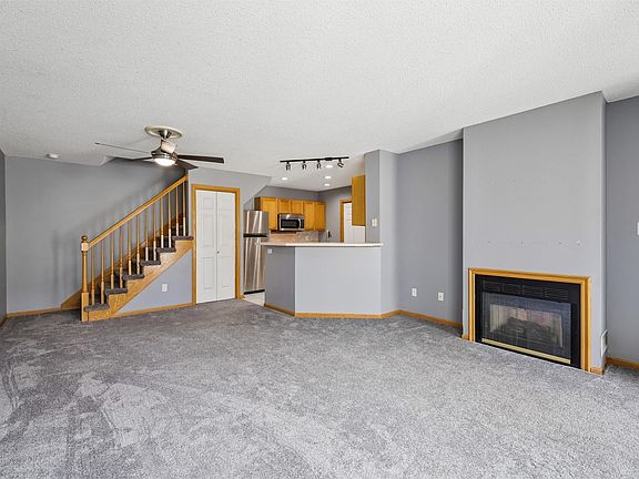 5th image of 6855 Woodland Ave Unit 1302