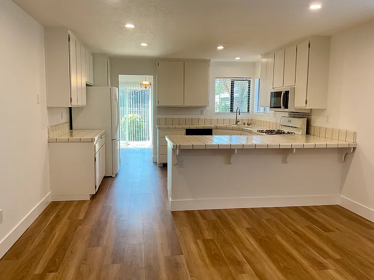 7835 Medallion Way — Photo 4