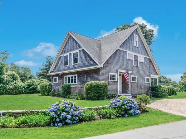 34 Nonquitt Ave, Dartmouth, MA 02748