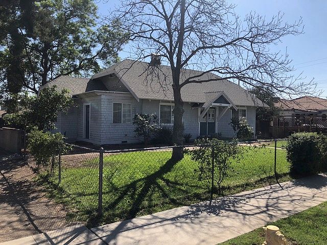 2nd image of 600 W 10th St