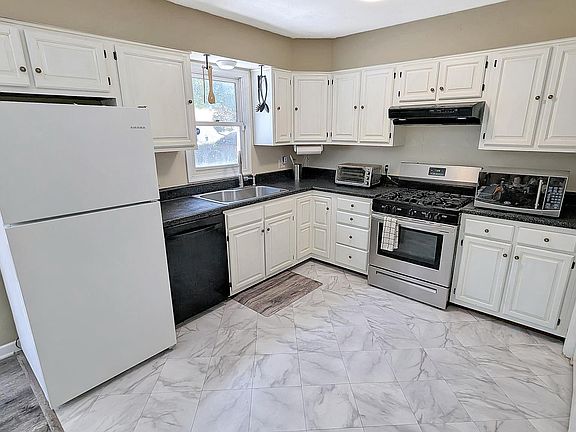 4th image of 319 Dennis Ave