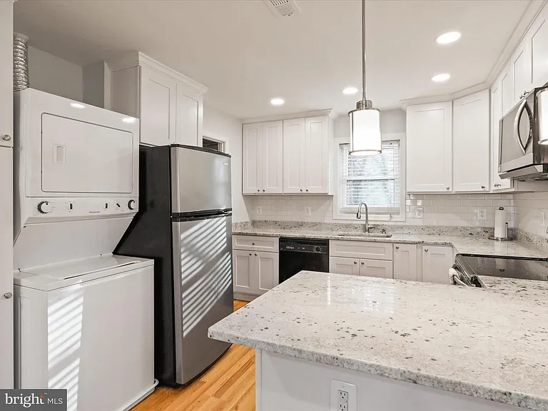 5883 Blaine Dr — Photo 4