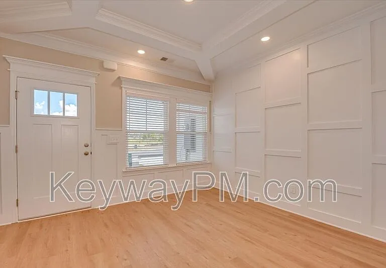769 Bronze Way — Photo 3