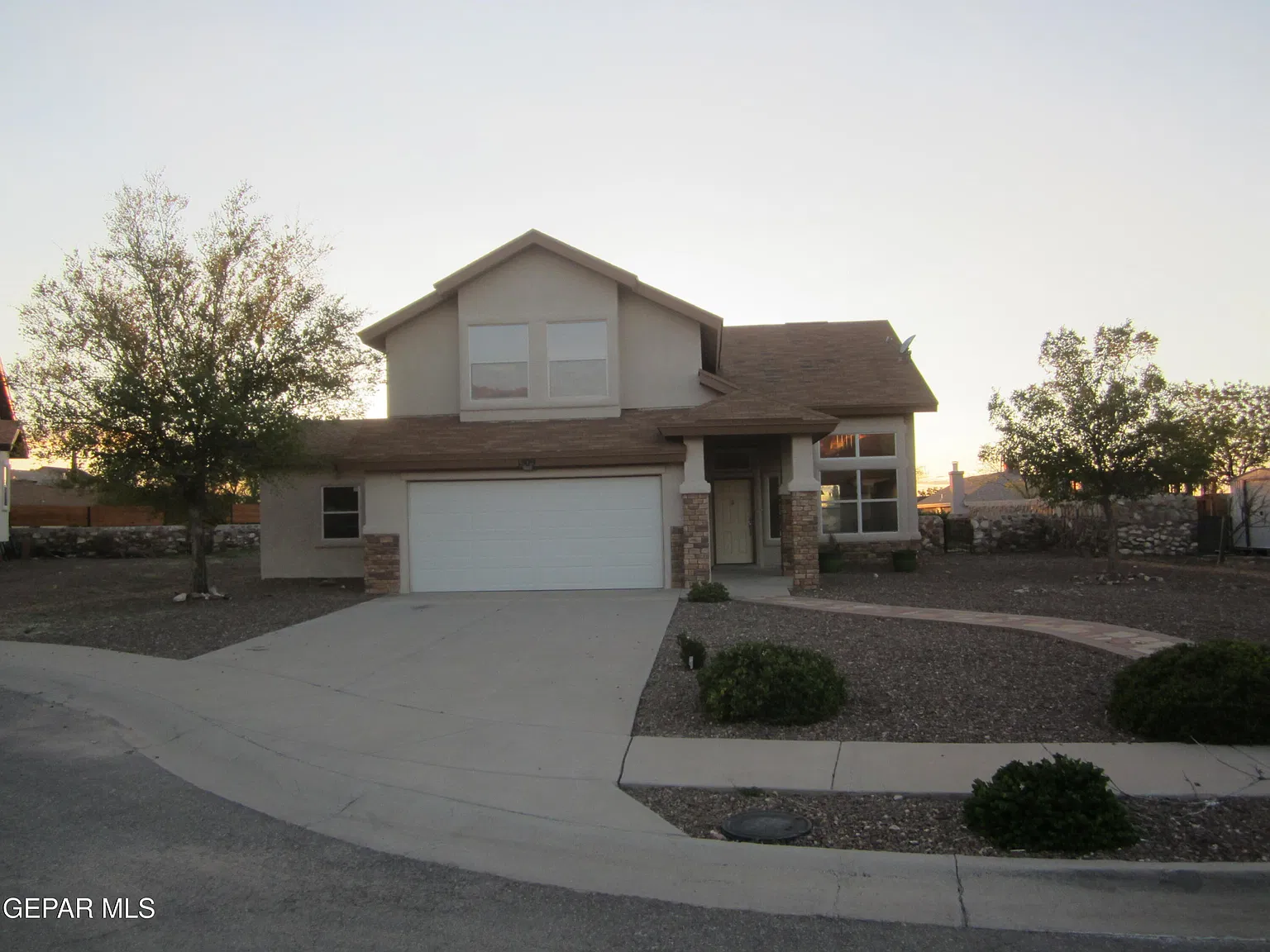 4 bed, 3.5 bath, 2326 sqft, $2,450 — Photo 2