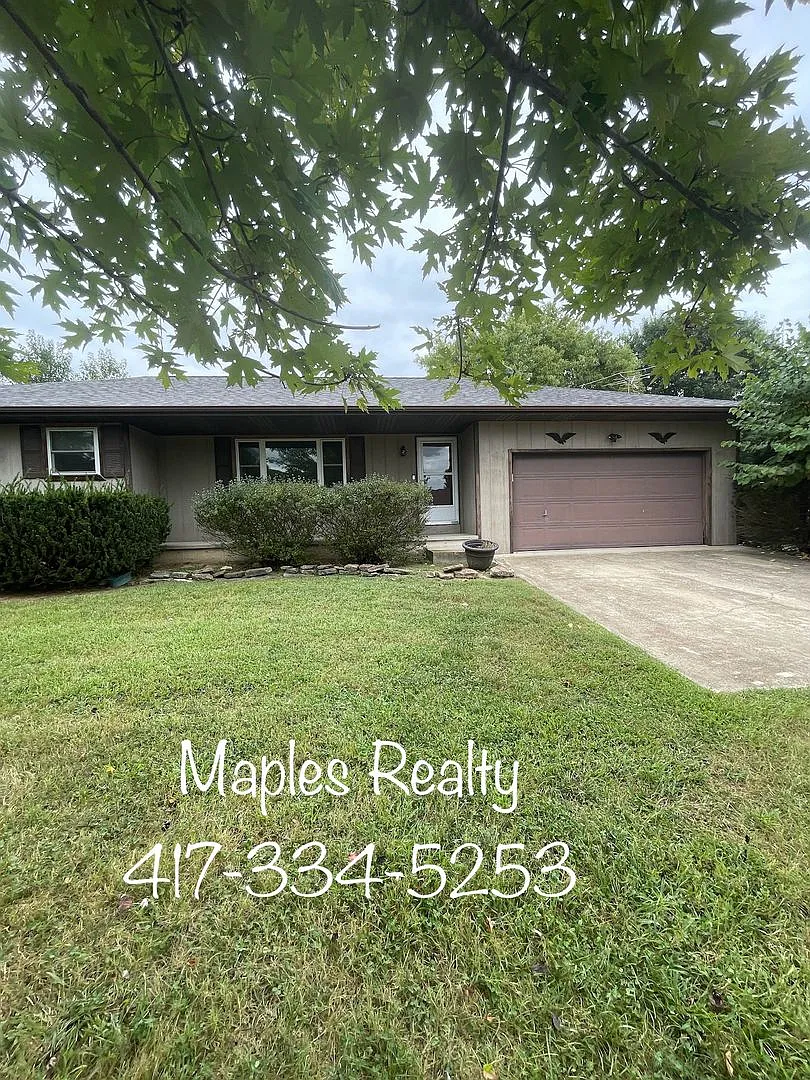 New Listing 3 Bedroom, 2 Bath Home In Rockaway Beach, Mo — Photo 1