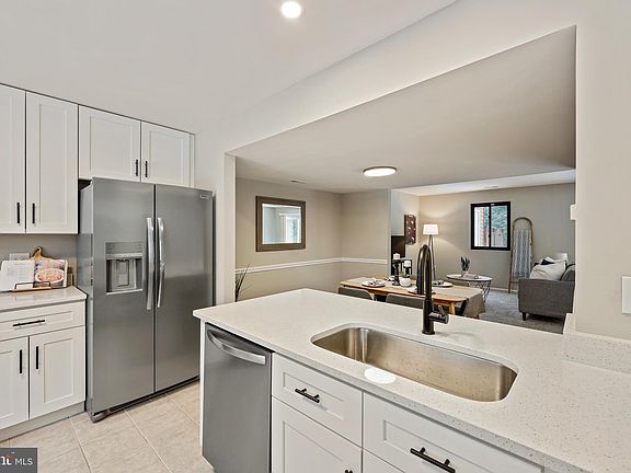 4th image of 1368 Almond Dr