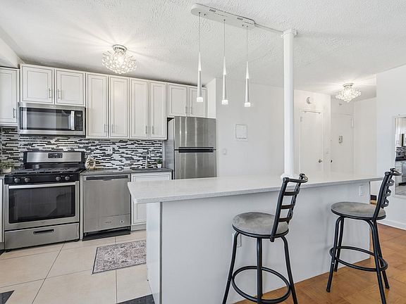 3rd image of 201 Saint Pauls Ave APT 15P