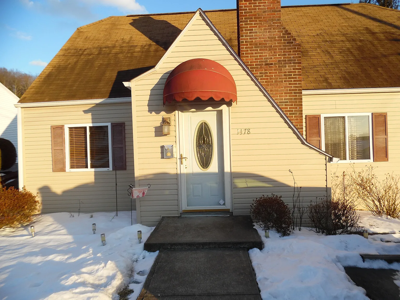 1478 Barry St photo 1