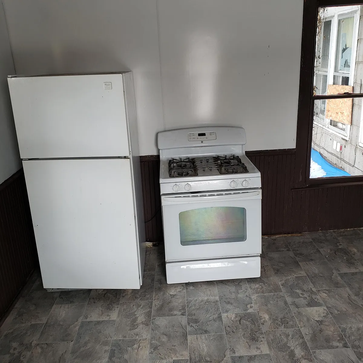 Newer appliances - 415 W Main St
