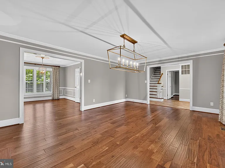 1022 Delf Dr — Photo 5